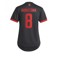 Bayern Munich Leon Goretzka #8 Fotballklær Tredjedrakt Dame 2022-23 Kortermet